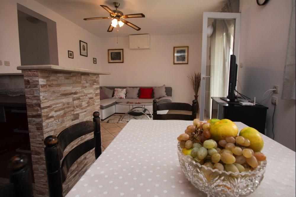 Miljenko Tomic Apartment Splitska