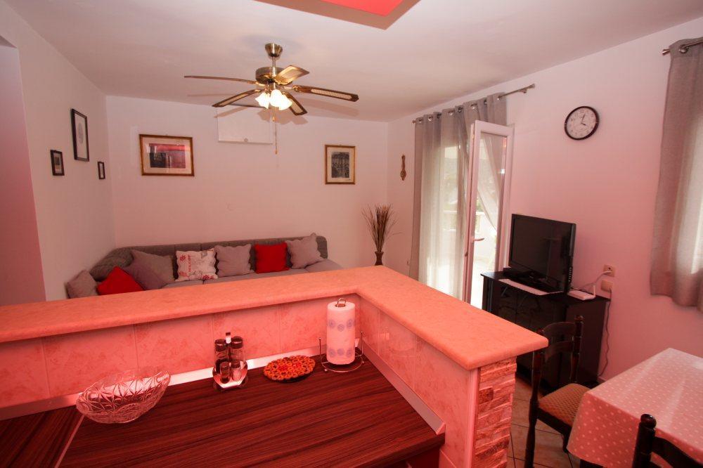 Miljenko Tomic Apartment Splitska